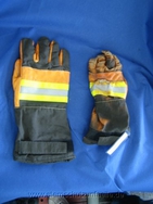 Geschrumpfter Handschuh aus Nomex und Leder nach EN 659:1996
